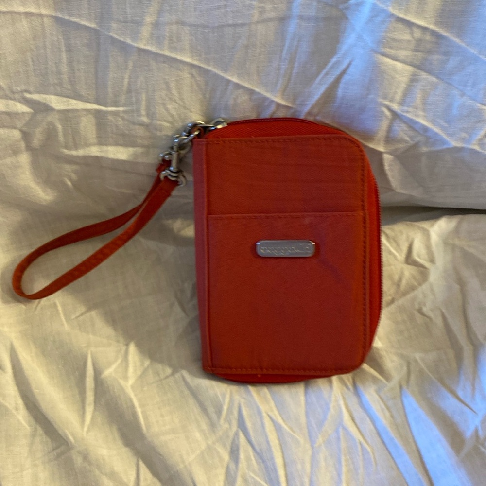Baggallini Wristlet Pre-owned Approximately 6" H & 4" W Holds Cash/Credit Cards